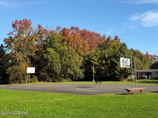 72 Deer Way, Englishtown, NJ 07726