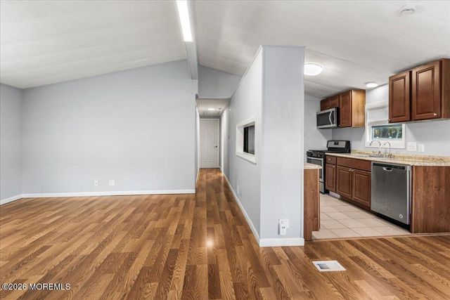 72 Deer Way, Englishtown, NJ 07726