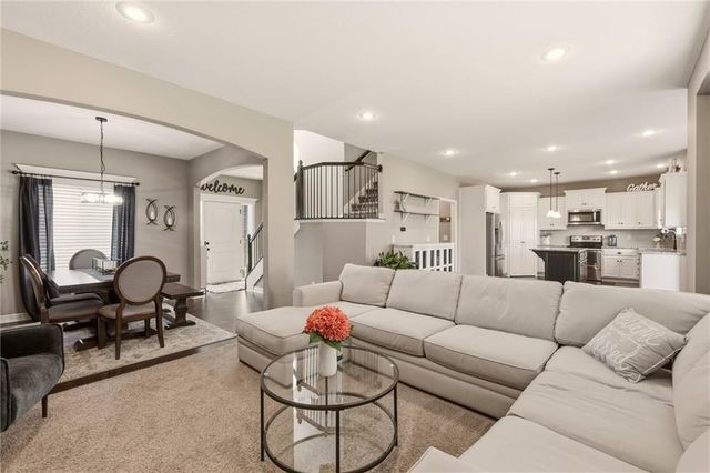 1804 NE Griffin Drive, Lee's Summit, MO 64086
