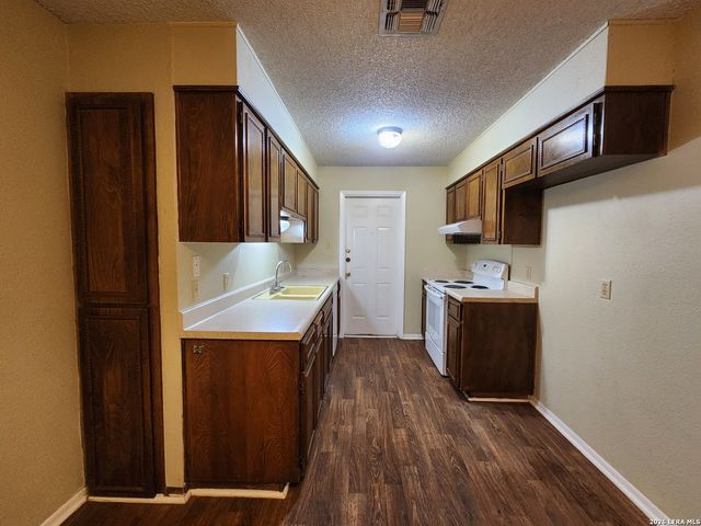 317 Briarwood Dr, New Braunfels, TX 78130
