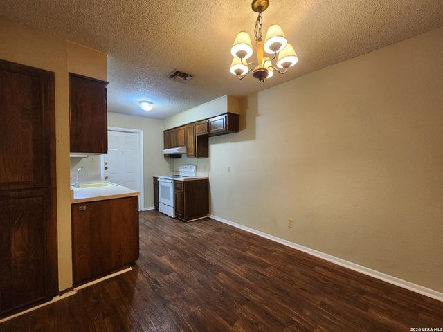 317 Briarwood Dr, New Braunfels, TX 78130