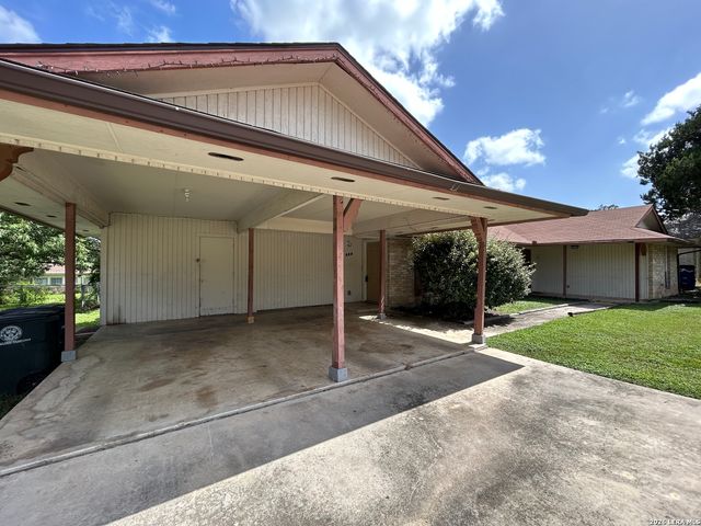 317 Briarwood Dr, New Braunfels, TX 78130