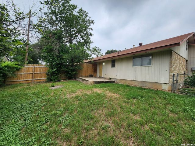 317 Briarwood Dr, New Braunfels, TX 78130