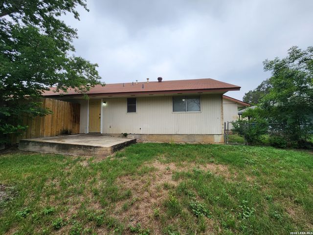 317 Briarwood Dr, New Braunfels, TX 78130