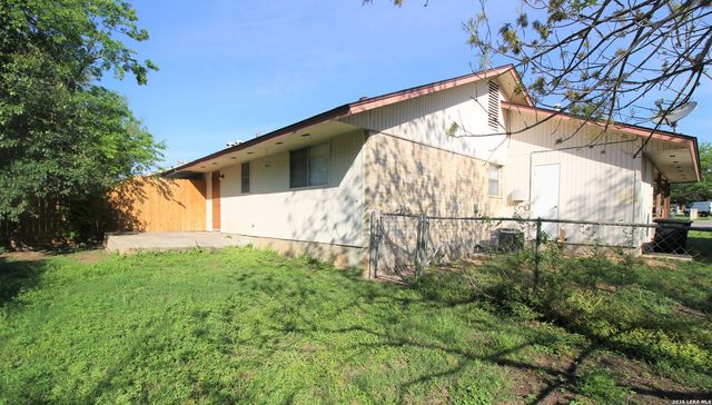 317 Briarwood Dr, New Braunfels, TX 78130