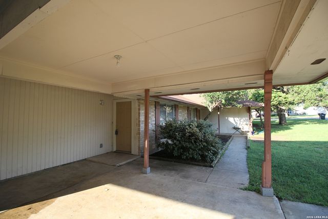 317 Briarwood Dr, New Braunfels, TX 78130