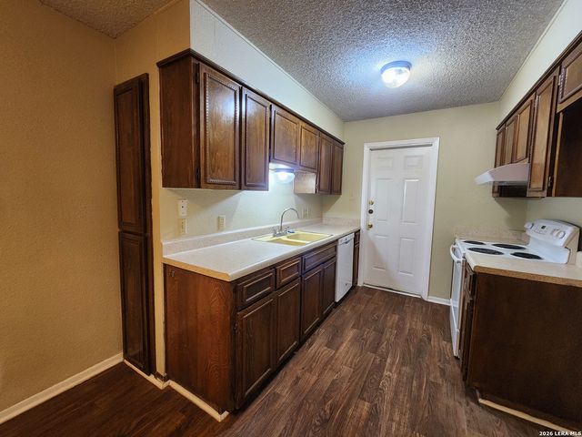 317 Briarwood Dr, New Braunfels, TX 78130