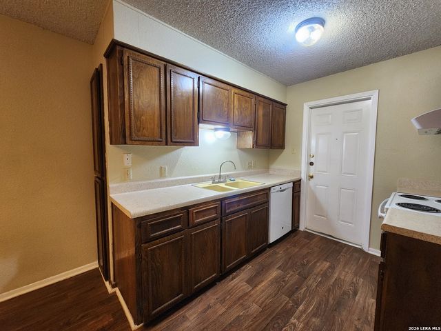 317 Briarwood Dr, New Braunfels, TX 78130