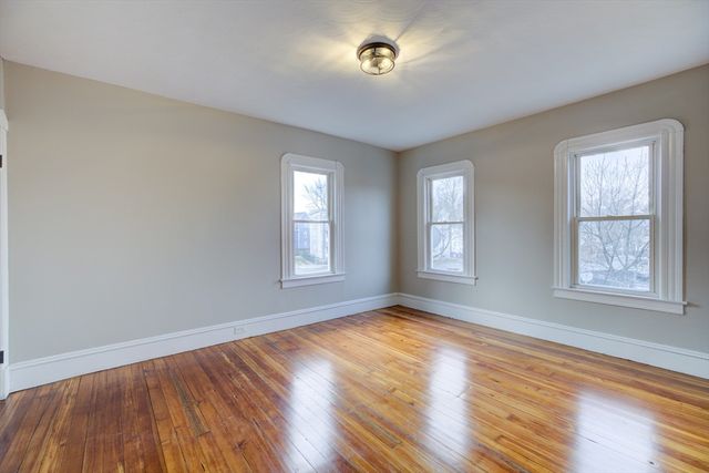 27 Ormond St, Springfield, MA 01108