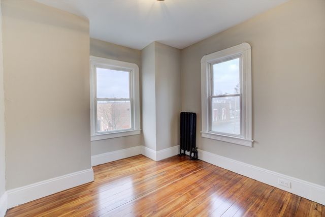 27 Ormond St, Springfield, MA 01108