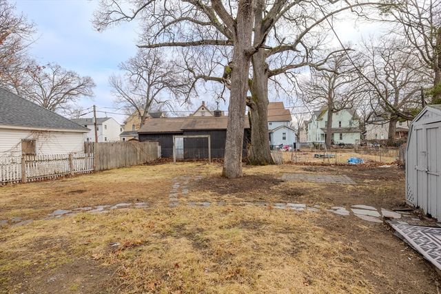 27 Ormond St, Springfield, MA 01108