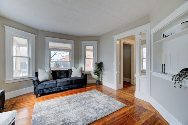 27 Ormond St, Springfield, MA 01108