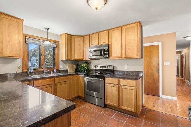 25 Belli Ave, Fitchburg, MA 01420