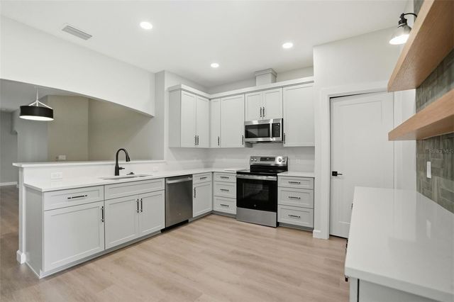 352 GARFIELD, Masaryktown, FL 34604