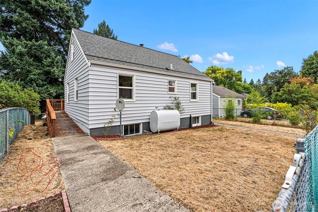 224 Bremerton Boulevard W, Bremerton, WA 98312