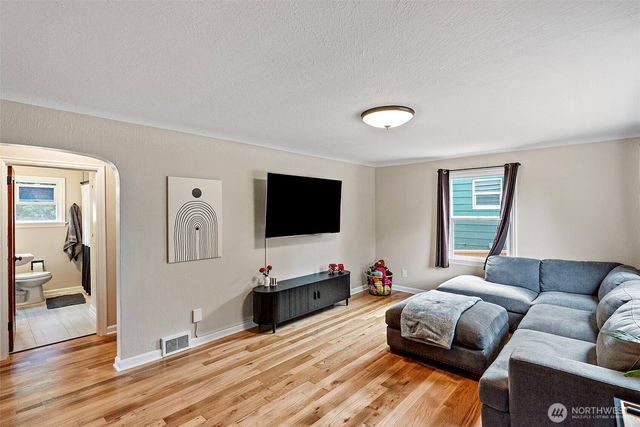 224 Bremerton Boulevard W, Bremerton, WA 98312