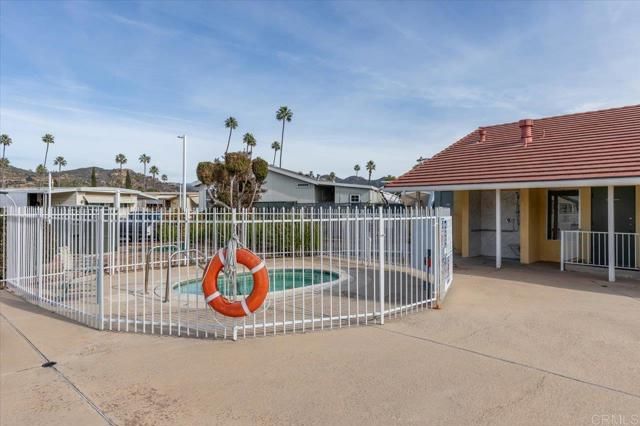 2280 E Valley Parkway 4, Escondido, CA 92027