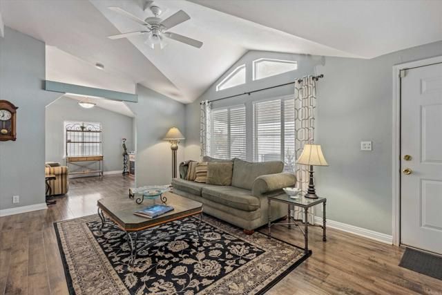 2280 E Valley Parkway 4, Escondido, CA 92027