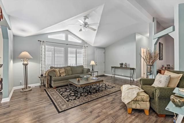 2280 E Valley Parkway 4, Escondido, CA 92027