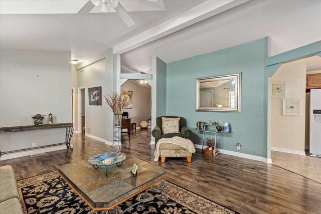 2280 E Valley Parkway 4, Escondido, CA 92027