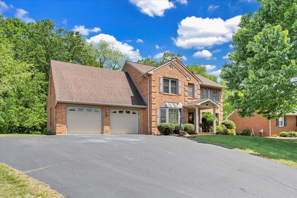 2865 Tulip LN, Vinton, VA 24179