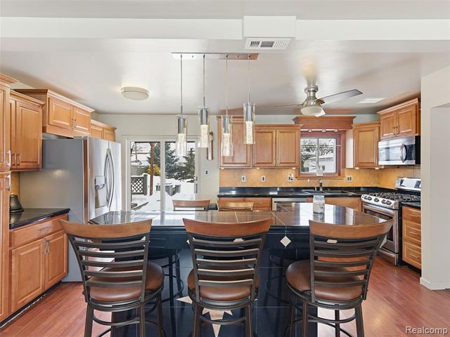 2743 Pall Mall Drive, Sterling Heights, MI 48310