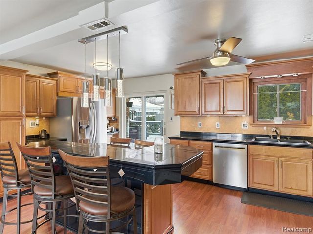 2743 Pall Mall Drive, Sterling Heights, MI 48310