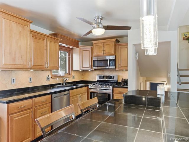 2743 Pall Mall Drive, Sterling Heights, MI 48310