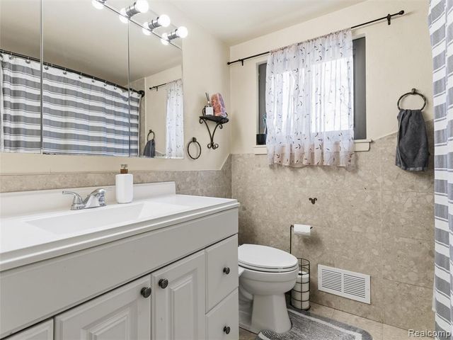 2743 Pall Mall Drive, Sterling Heights, MI 48310