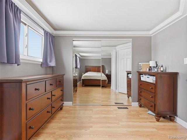 2743 Pall Mall Drive, Sterling Heights, MI 48310