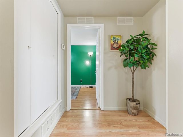 2743 Pall Mall Drive, Sterling Heights, MI 48310