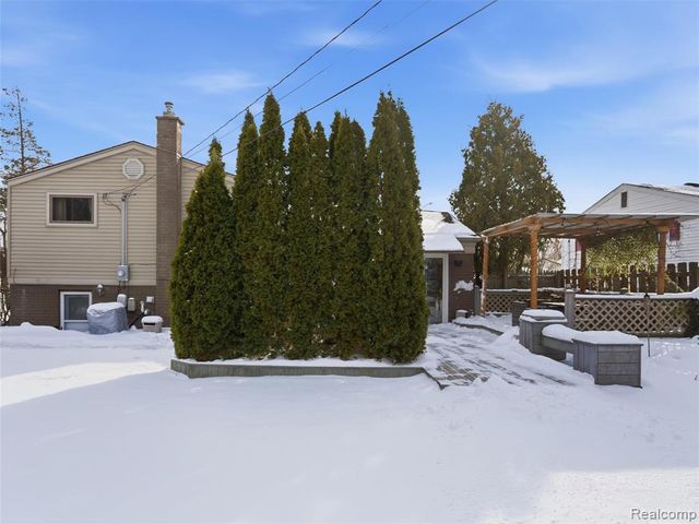 2743 Pall Mall Drive, Sterling Heights, MI 48310