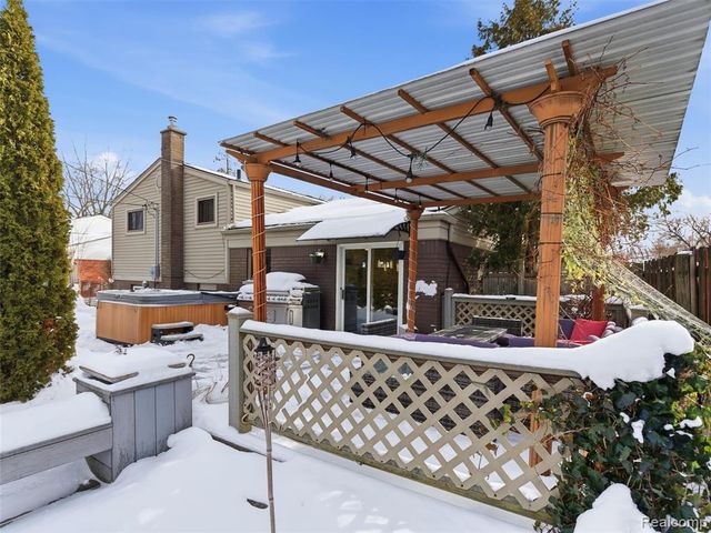 2743 Pall Mall Drive, Sterling Heights, MI 48310