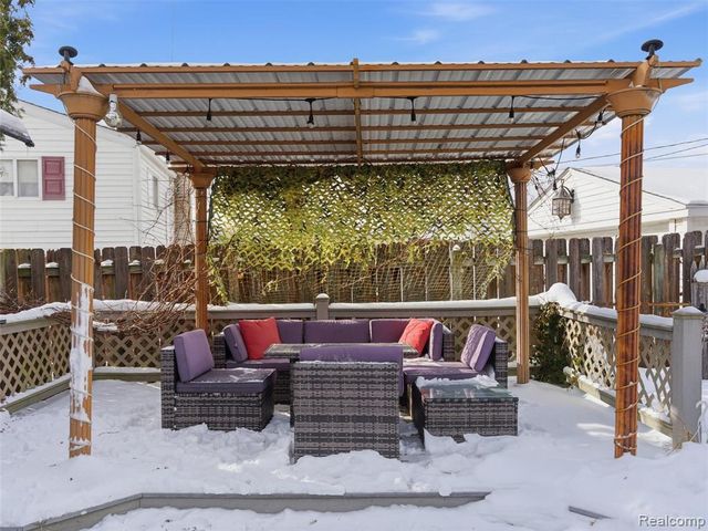 2743 Pall Mall Drive, Sterling Heights, MI 48310