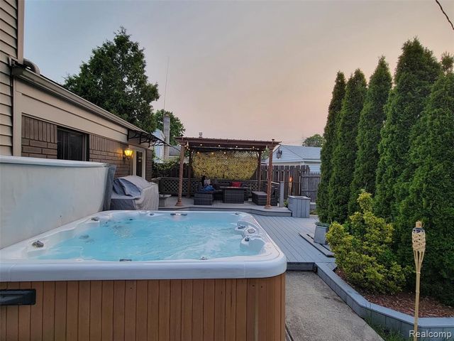 2743 Pall Mall Drive, Sterling Heights, MI 48310