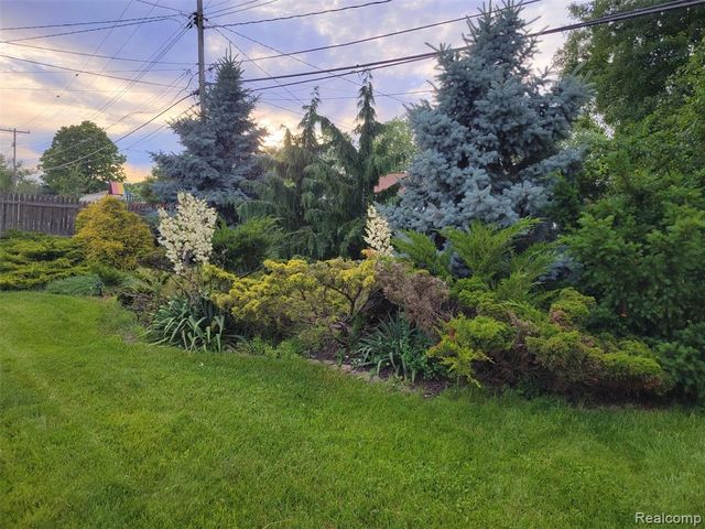 2743 Pall Mall Drive, Sterling Heights, MI 48310