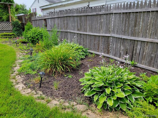 2743 Pall Mall Drive, Sterling Heights, MI 48310