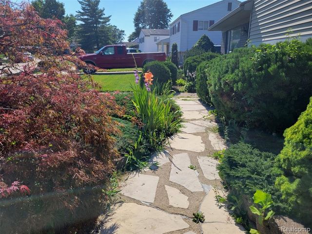 2743 Pall Mall Drive, Sterling Heights, MI 48310