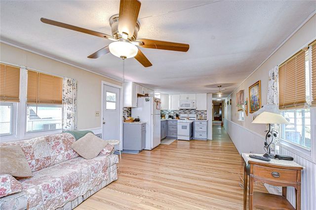 39107 HILLCREST DRIVE, Zephyrhills, FL 33542