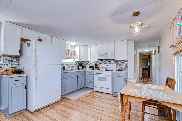 39107 HILLCREST DRIVE, Zephyrhills, FL 33542