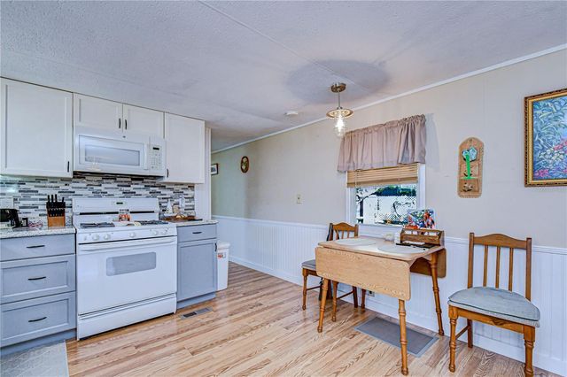 39107 HILLCREST DRIVE, Zephyrhills, FL 33542