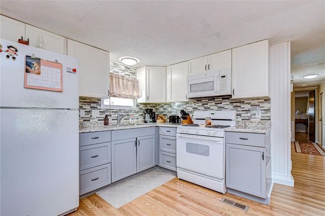 39107 HILLCREST DRIVE, Zephyrhills, FL 33542