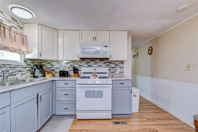 39107 HILLCREST DRIVE, Zephyrhills, FL 33542