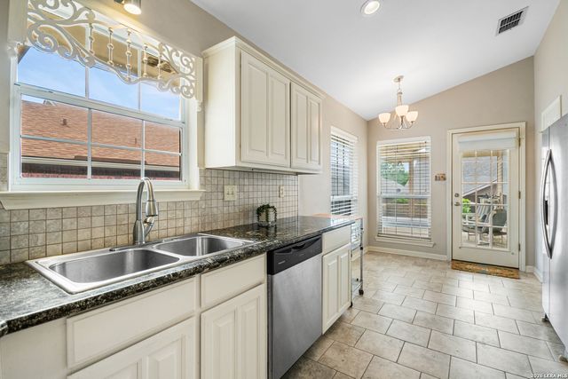 419 Fitch, Kerrville, TX 78028