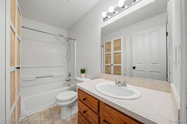 4253 Hampton Ridge Boulevard, Howell, MI 48843