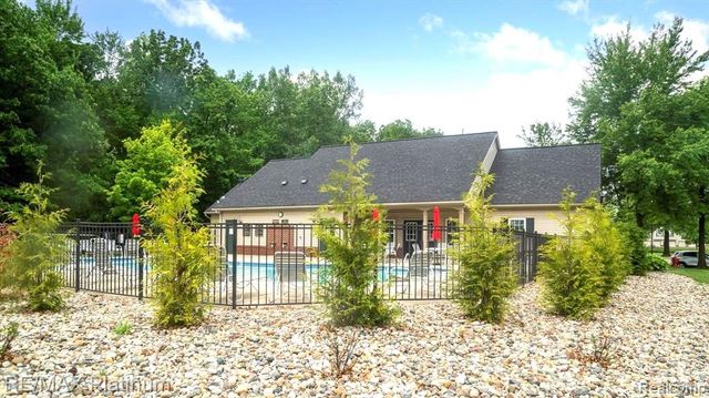 4253 Hampton Ridge Boulevard, Howell, MI 48843