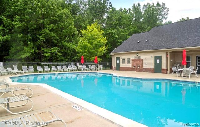 4253 Hampton Ridge Boulevard, Howell, MI 48843