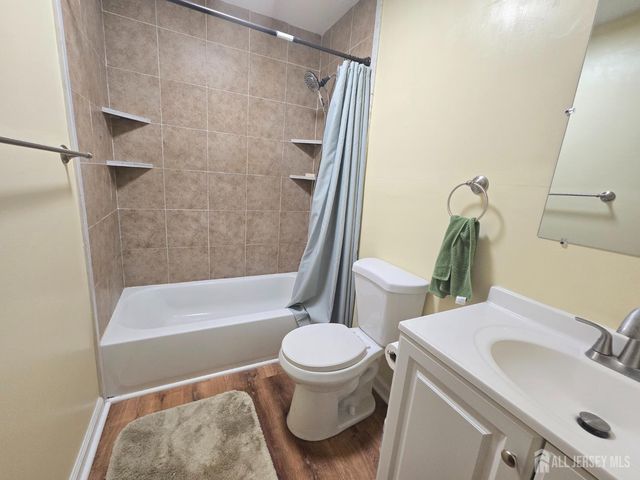 1904 Raspberry Court, Edison, NJ 08817