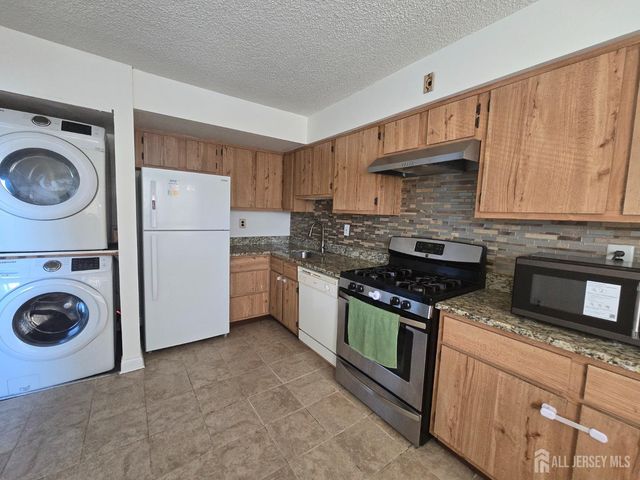1904 Raspberry Court, Edison, NJ 08817