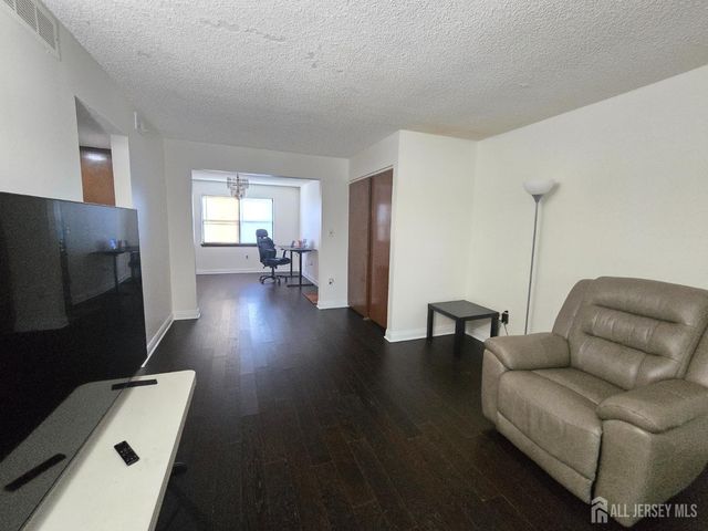1904 Raspberry Court, Edison, NJ 08817